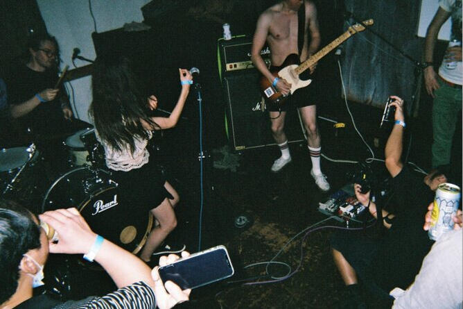 Live Band A live 3 piece band playing a show